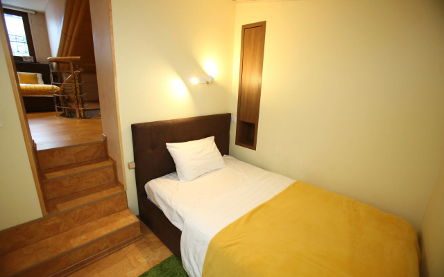 Dvukhurovnevye Nevsky 5 Apartment