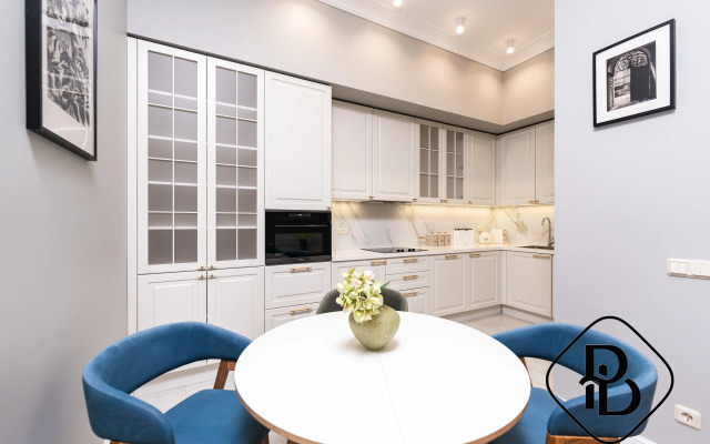 Апартаменты с видом на Невский проспект