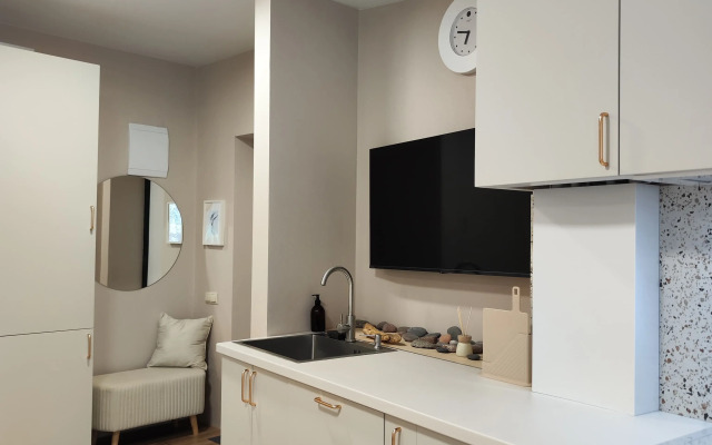 Dizaynerskaya dvushka u morya Flat