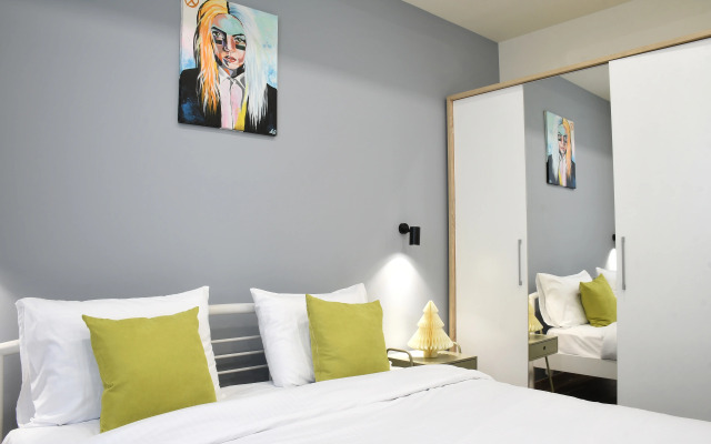Newly Renovated Condo, Steps to Republic Square Apartments