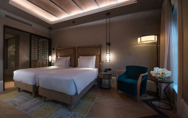 The Lodge B & B