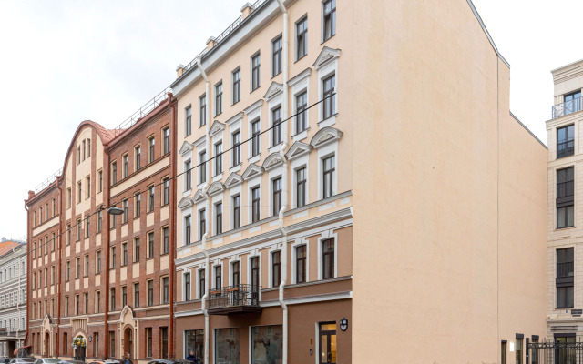Dizaynerskaya studiya Orange Room u Nevskogo prospekta Flat