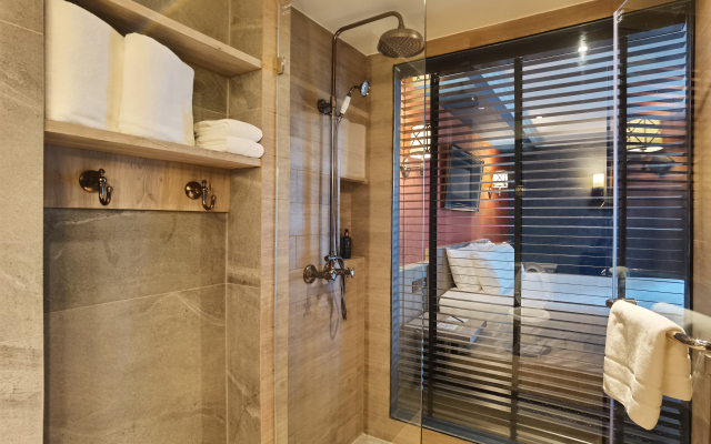 The Coach Hotel Sukhumvit / Asok BTS Bangkok by Compass Hospitality