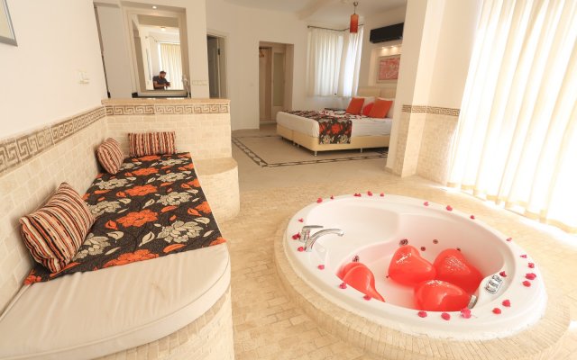 Golden Life Heights Deluxe Suite Hotel