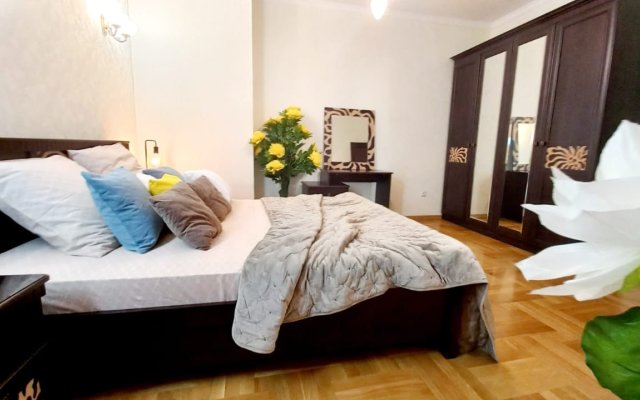Smile Apartments 3kh Komnatnye S Vidom Na Naberezhnuyu Apartments