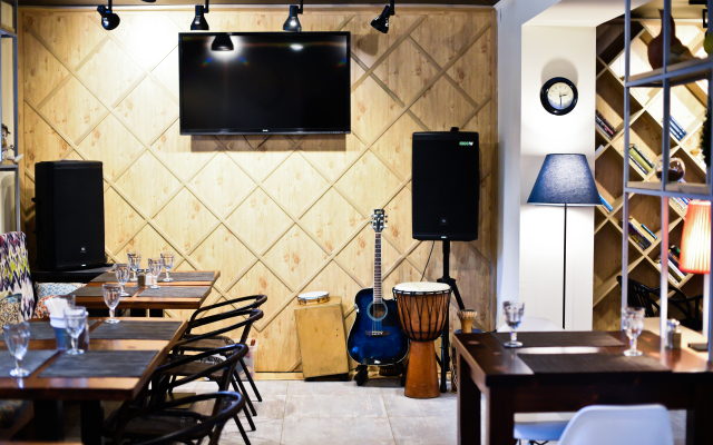 Lyzha Guest house