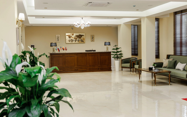 Astoria Plaza Hotel