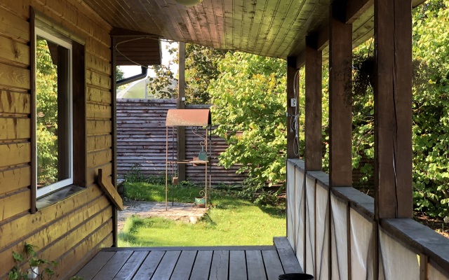 Частный дом у озера