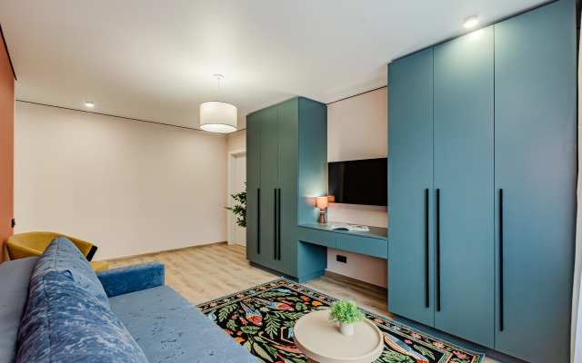 2 Kom S Dizaynerskim Remontom V Tsentre Flat