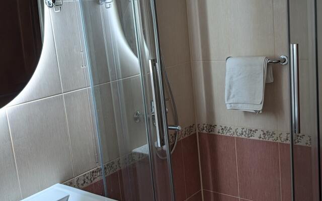 Yevrodvushka S Vidom Na More Flat