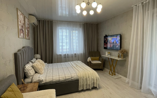 Na Bulvare Entuziastov 9 Flat