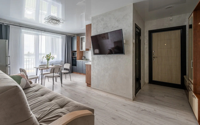 Apartamenty Prostornye trehkomnatnye v sagovoj dostupnosti ot aeroporta Kol'covo
