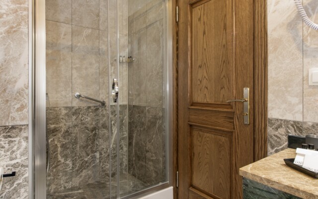 Perapolis Hotel