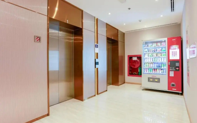 Holiday Inn Express and Suites Bangkok Central Pier by IHG
