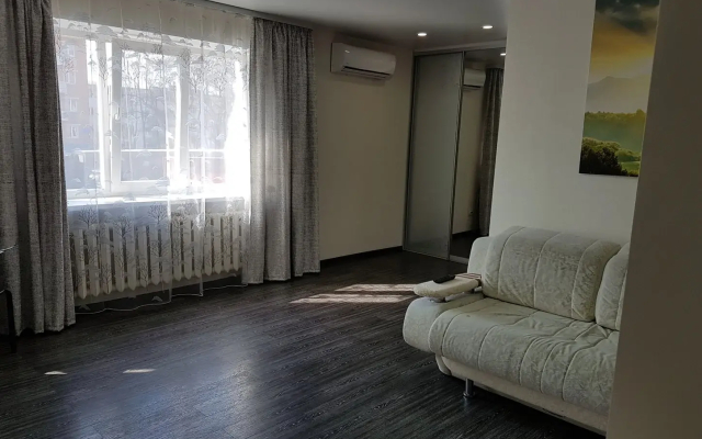 Квартира двухкомнатная на проспекте 100-летия Владивостока 46