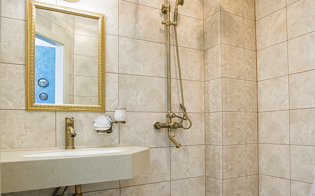 Roza Vetrov Guest House