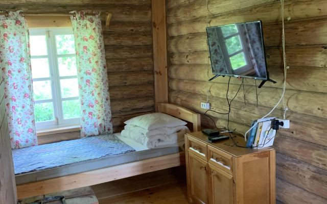 Бунгало Изба Пасечника трехместная. Хутор Медовый.