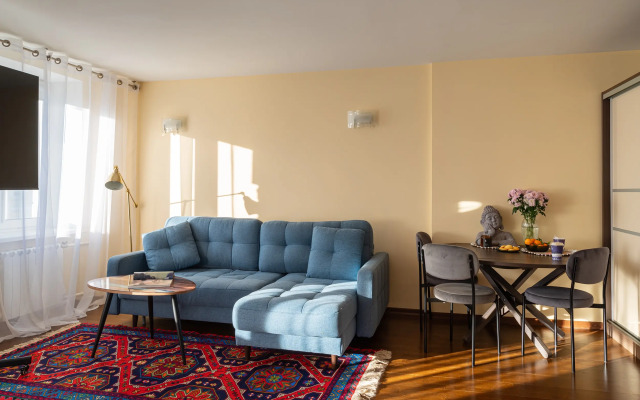 S Balkonom Na Novoslobodskoy Flat