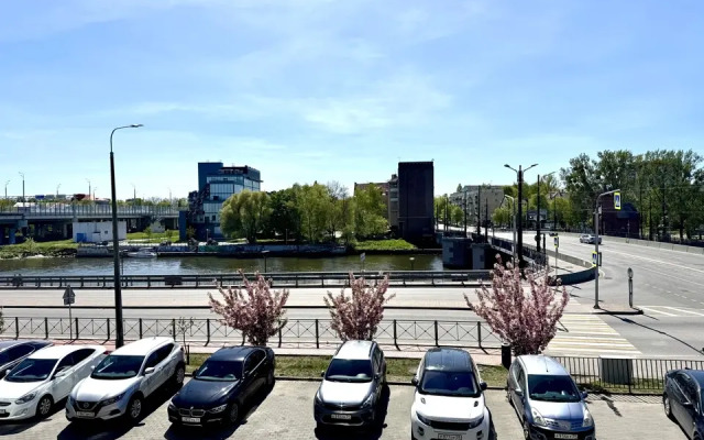 Kvartira Klassa Lyuks s Terrasoj i Vidom na Reku v Centre Rybnoj Derevni, Ostrov Kanta v Kaliningrade Flat