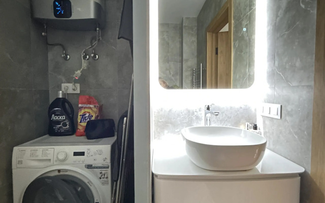 Studiya Bakinskaya 26-17 Flat