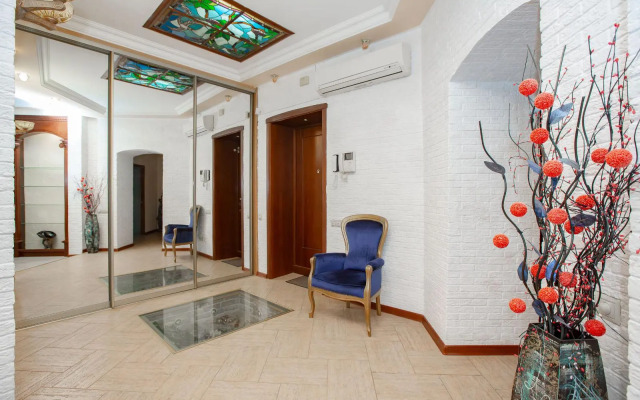 Апартаменты Люксовые апартаменты 2 спальни два санузла на Независимости 13