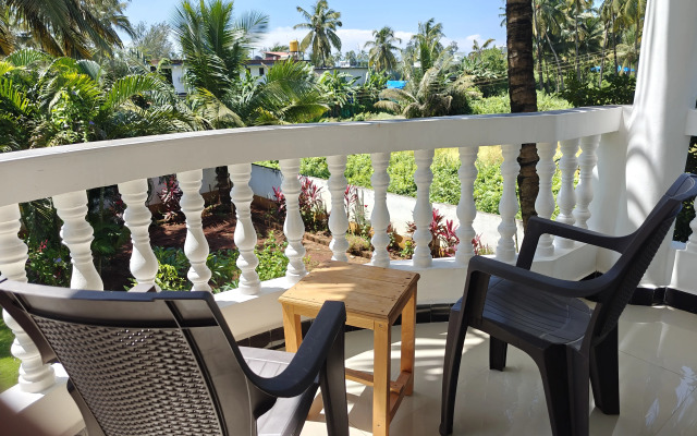 SOLS Backyard Bungalow