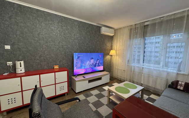 Yevrodvushka Poema-Apart Na Yesenina Flat
