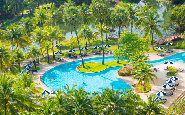 Отель Pullman Phuket Karon Beach Resort