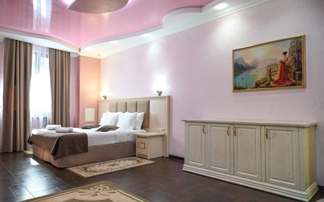 Shine House Hotel