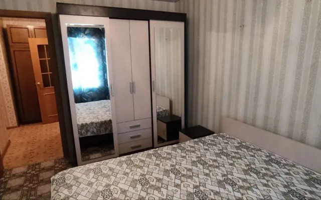 V Molodezhnom Kvartale, 1 Flat