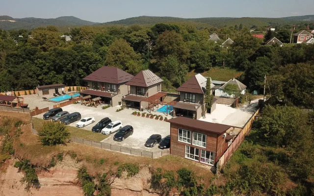 S baney, basseynom i mangalom Private house