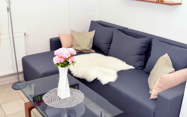 Lorabel Apartment House