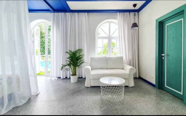Alisa, Privet Guest House