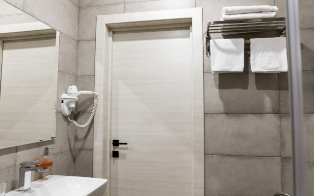 Eleon Hotel