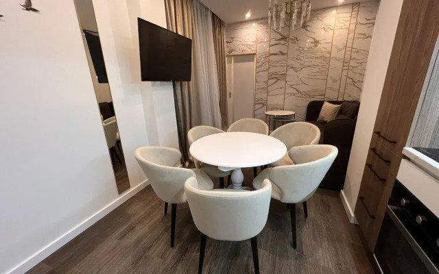 Квартира тpexкомнатная нa берегу моря в Лучезapный