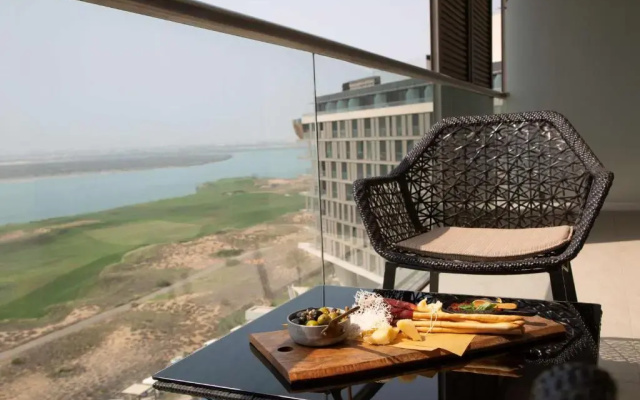 Yas Plaza Mangroves by IHG