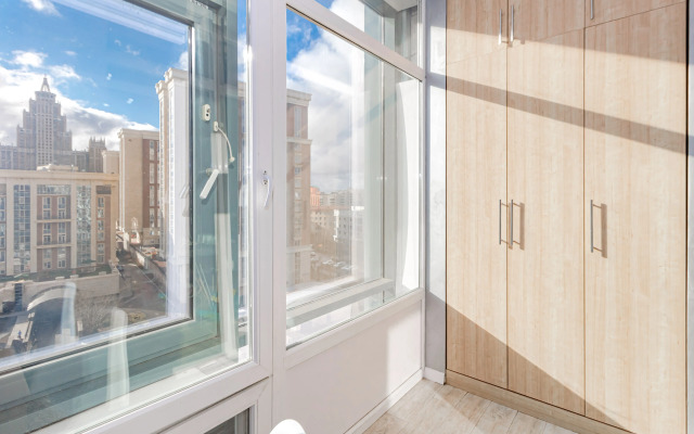 Avenue 5 Apartments