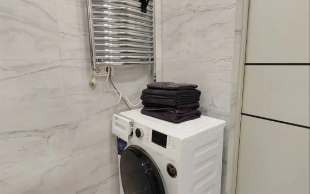 Sovremennaya Studiya s Panoramnymi Oknami Flat