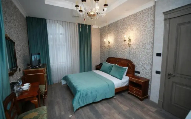 West Inn Palace Hotel