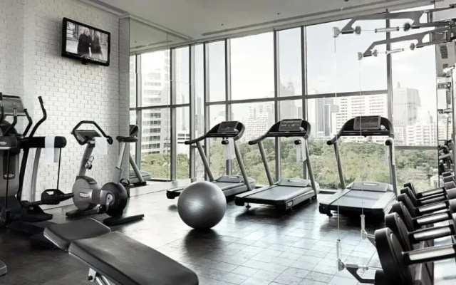 Отель Oriental Residence Bangkok
