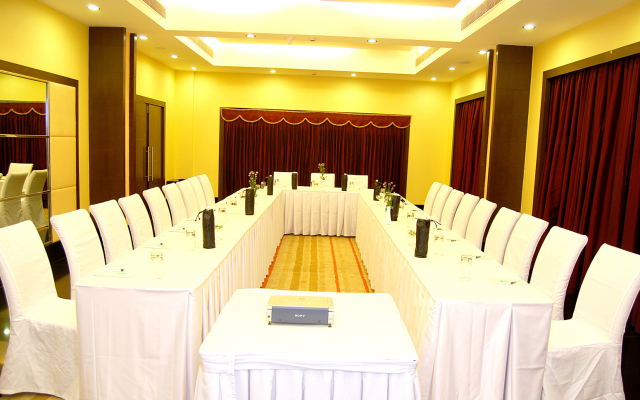 Gokulam Park Sabari OMR Hotel