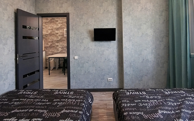 Dvushka Ryadom S Suvorovskim Uchilischem Apartments