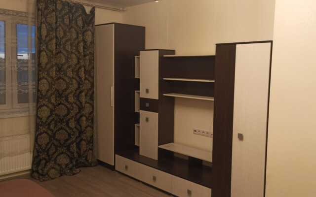 Zarechnaya 8/1/10 Apartments