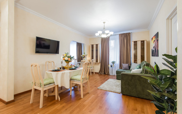 GM s Vidom na Zoopark i Moscow city Apartments