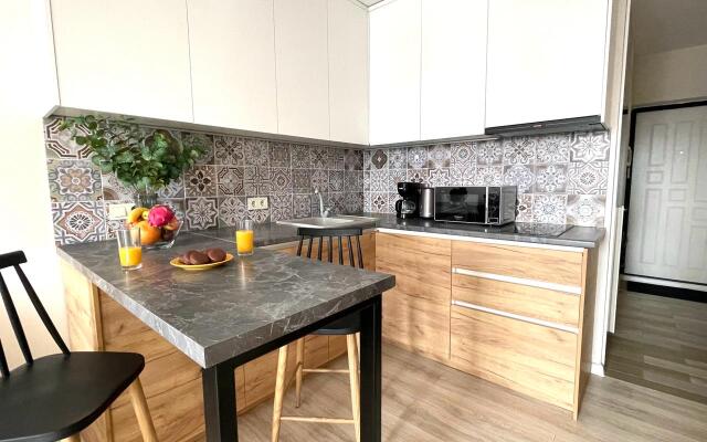 Апартаменты Студия День Ночь с Видом На Горы