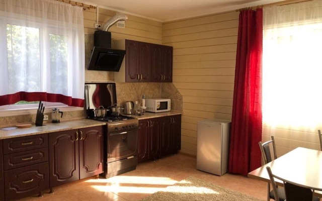 Kottedzhi v Arendu Beregovaya 40 Guest House