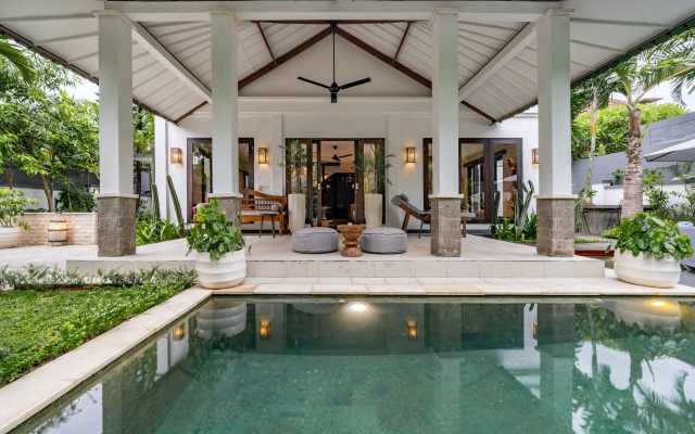 Gang Bima - Unique Retro Seminyak Private Mansion Villa