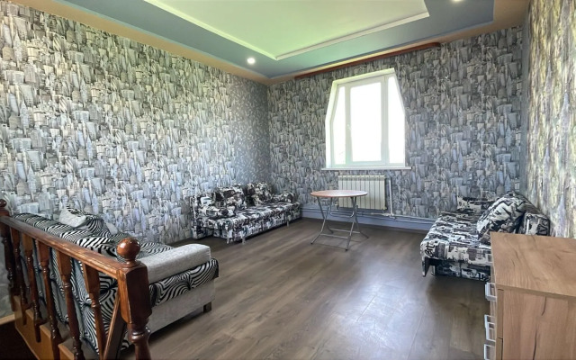 Otlichny Dvukhetazhny s Mangalom i Baney Ryadom s Prudom Private House