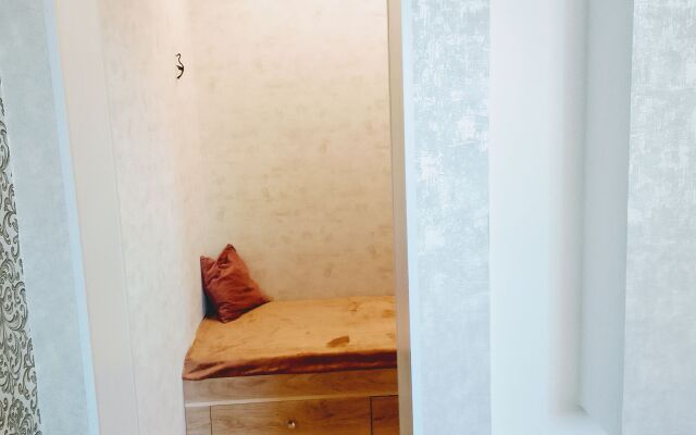 V Rayone Tsirka Flat