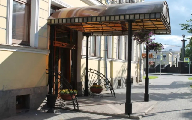Golden Hotel